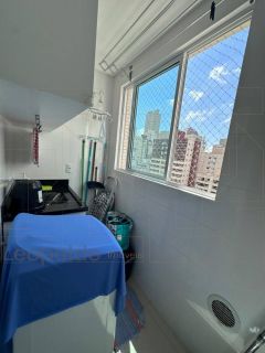 Tres suites gigante 4 vagas no coração da Meia Praia perto de tudo