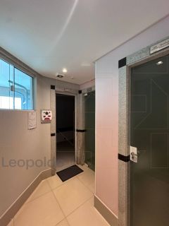 Tres suites gigante 4 vagas no coração da Meia Praia perto de tudo