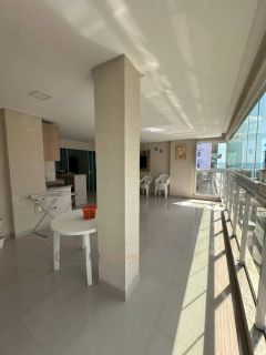 Tres suites gigante 4 vagas no coração da Meia Praia perto de tudo