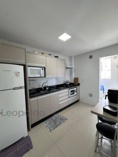 Tres suites gigante 4 vagas no coração da Meia Praia perto de tudo