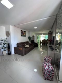 Tres suites gigante 4 vagas no coração da Meia Praia perto de tudo