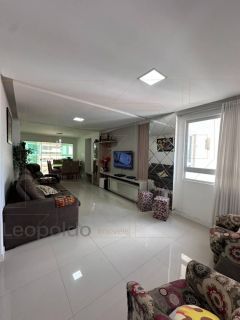 Tres suites gigante 4 vagas no coração da Meia Praia perto de tudo