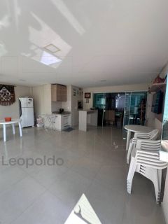 Tres suites gigante 4 vagas no coração da Meia Praia perto de tudo