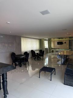 Tres suites gigante 4 vagas no coração da Meia Praia perto de tudo