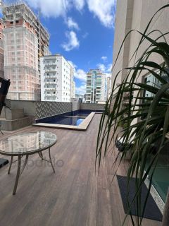 Tres suites gigante 4 vagas no coração da Meia Praia perto de tudo