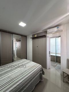 Tres suites gigante 4 vagas no coração da Meia Praia perto de tudo