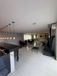 Tres suites gigante 4 vagas no coração da Meia Praia perto de tudo