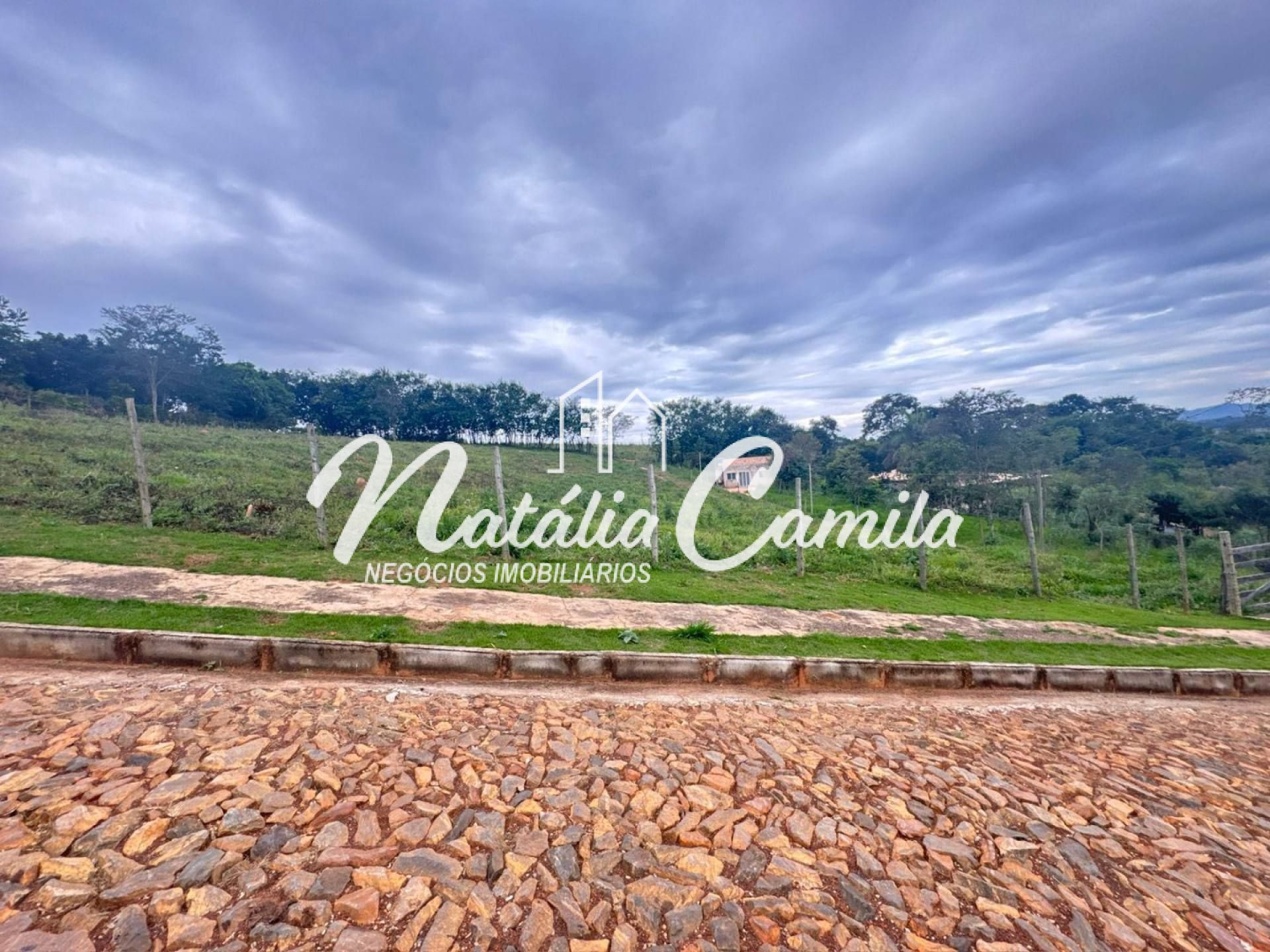 LOTE NO CONDOMÍNIO TIRADENTES