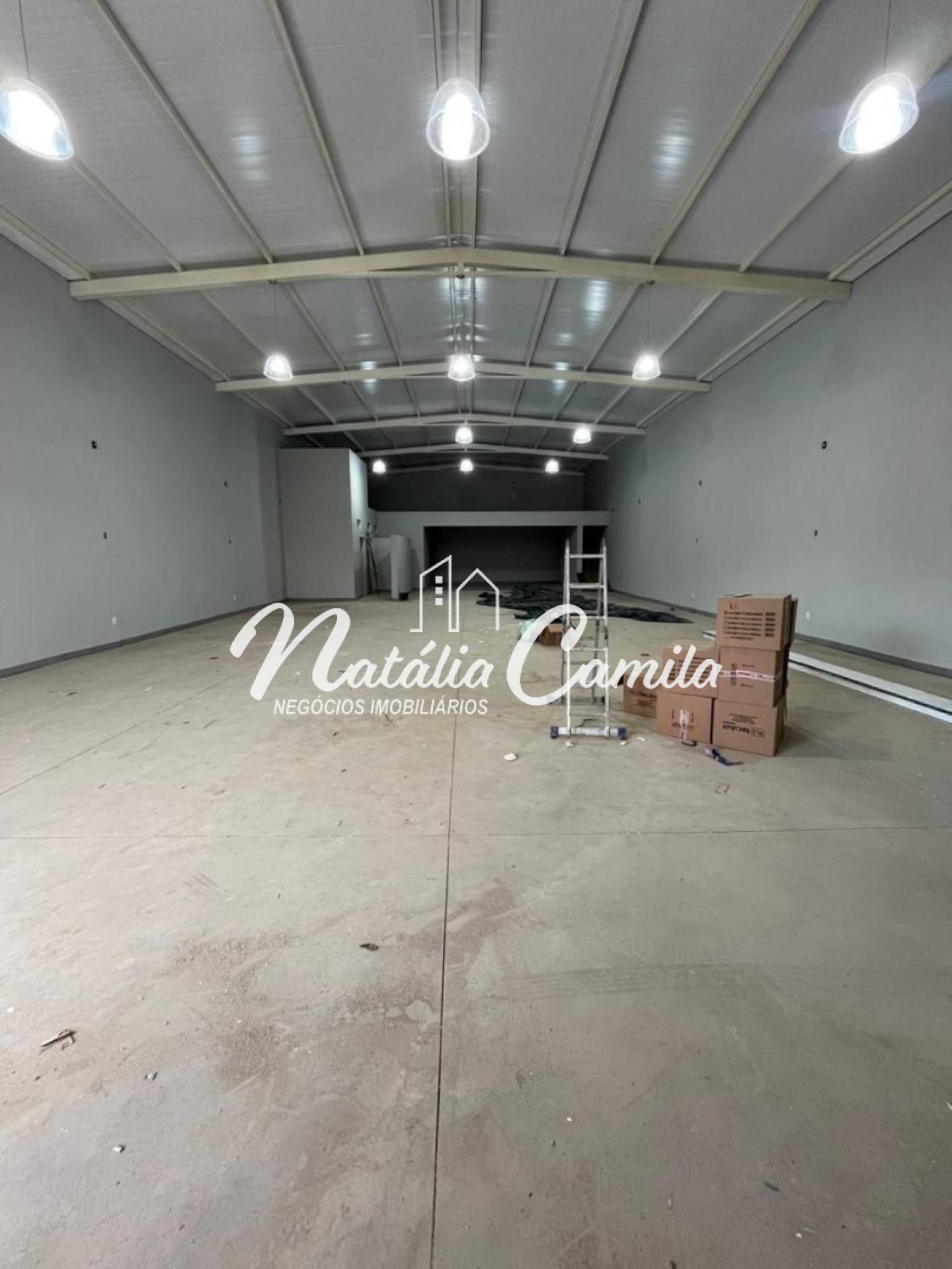 GALPÃO COMERCIAL - AMPLO E VERSÁTIL