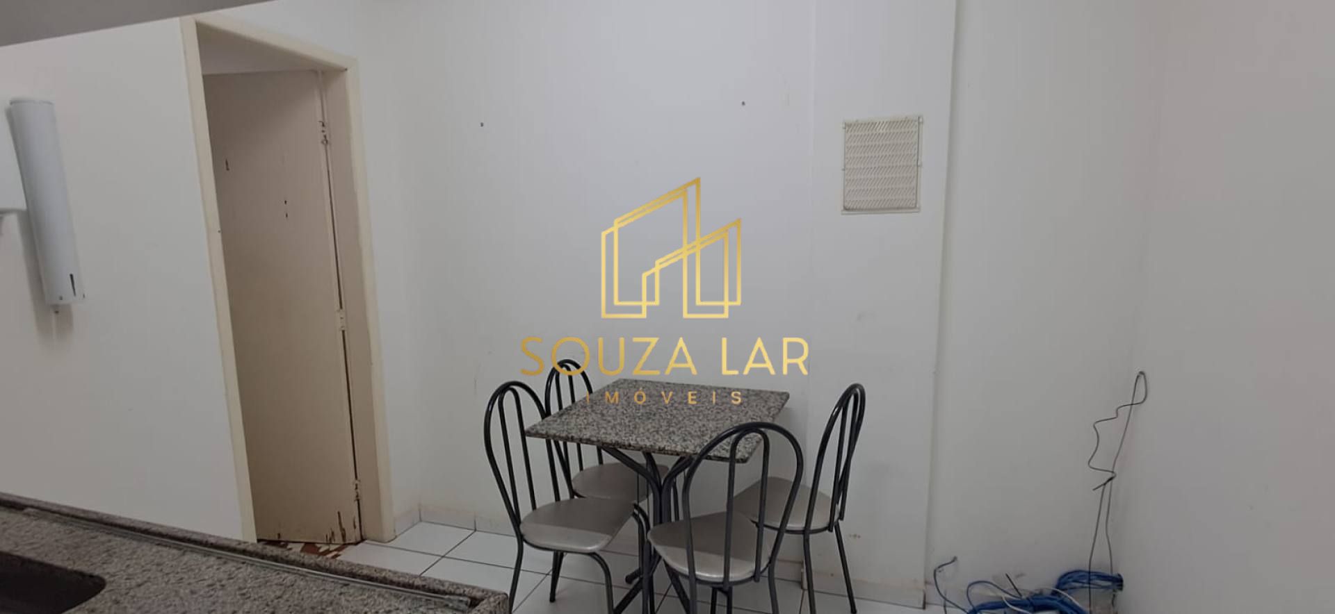 ALUGA-SE SALA COMERCIAL