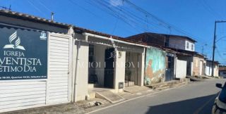 Casa a Venda com Área Residencial e Comercial no bairro Chã de Bebedouro.