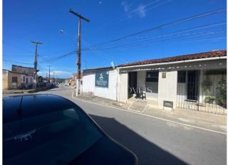 Casa a Venda com Área Residencial e Comercial no bairro Chã de Bebedouro.
