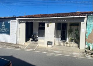 Casa a Venda com Área Residencial e Comercial no bairro Chã de Bebedouro.