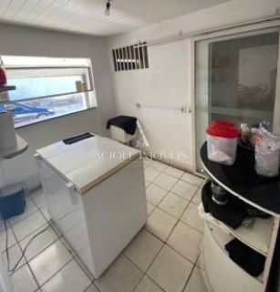 Casa a Venda com Área Residencial e Comercial no bairro Chã de Bebedouro.