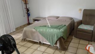 Casa a Venda (Padrão Chácara) no bairro Petrópolis.