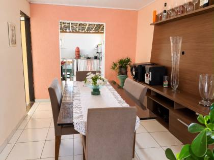 EXCELENTE CASA PARA COMERCIO PROX FEIRINHA DO VILLAGE