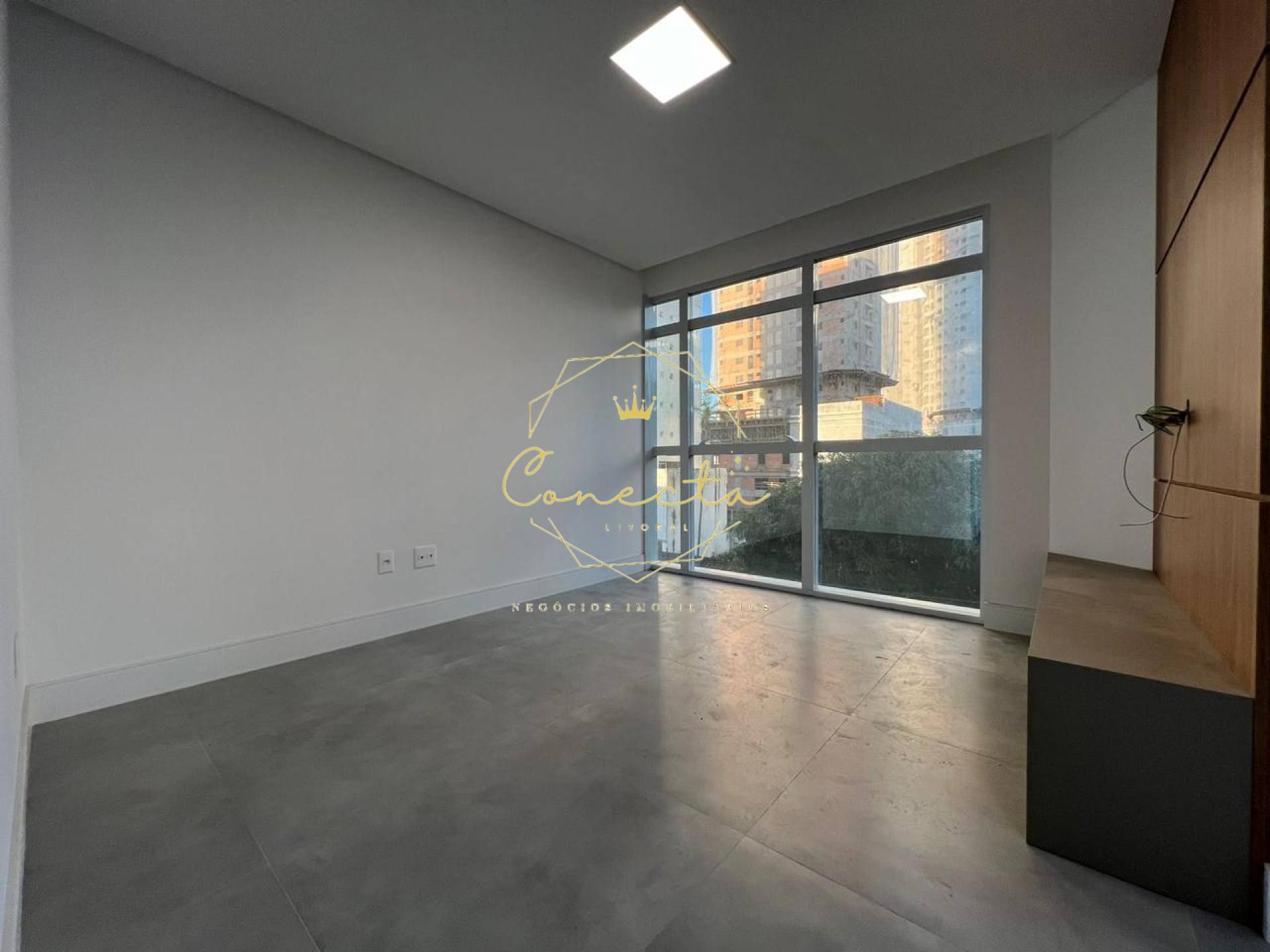 Aparentemente a venda no CENTRO DE ITAPEMA, 3 suítes 2 vagas, semi mobiliado.