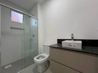 Aparentemente a venda no CENTRO DE ITAPEMA, 3 suítes 2 vagas, semi mobiliado.