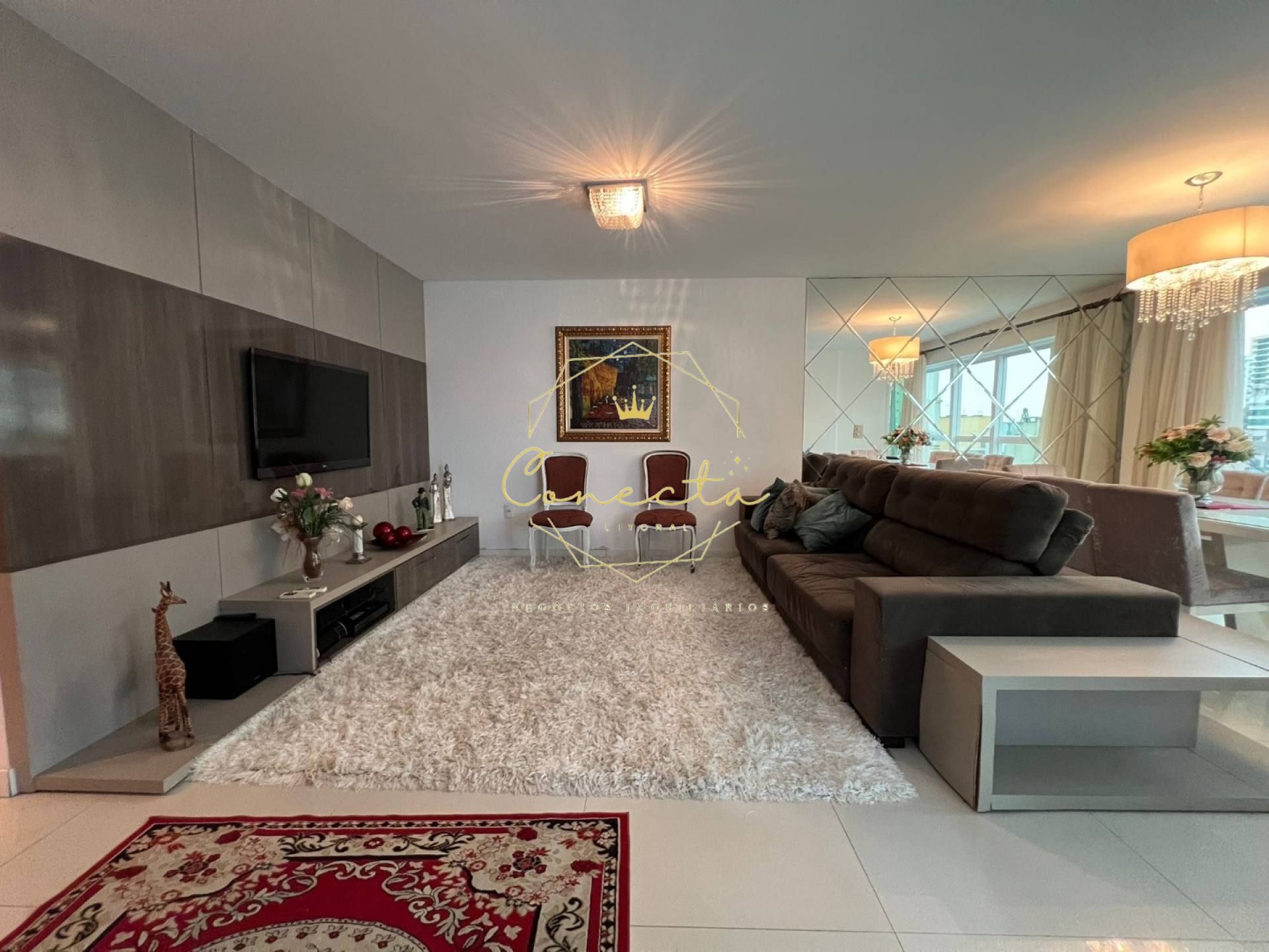 APARTAMENTO MOBILIADO quadra mar! Apartamento 4 suítes, 2 vagas, 200m de área privativa.