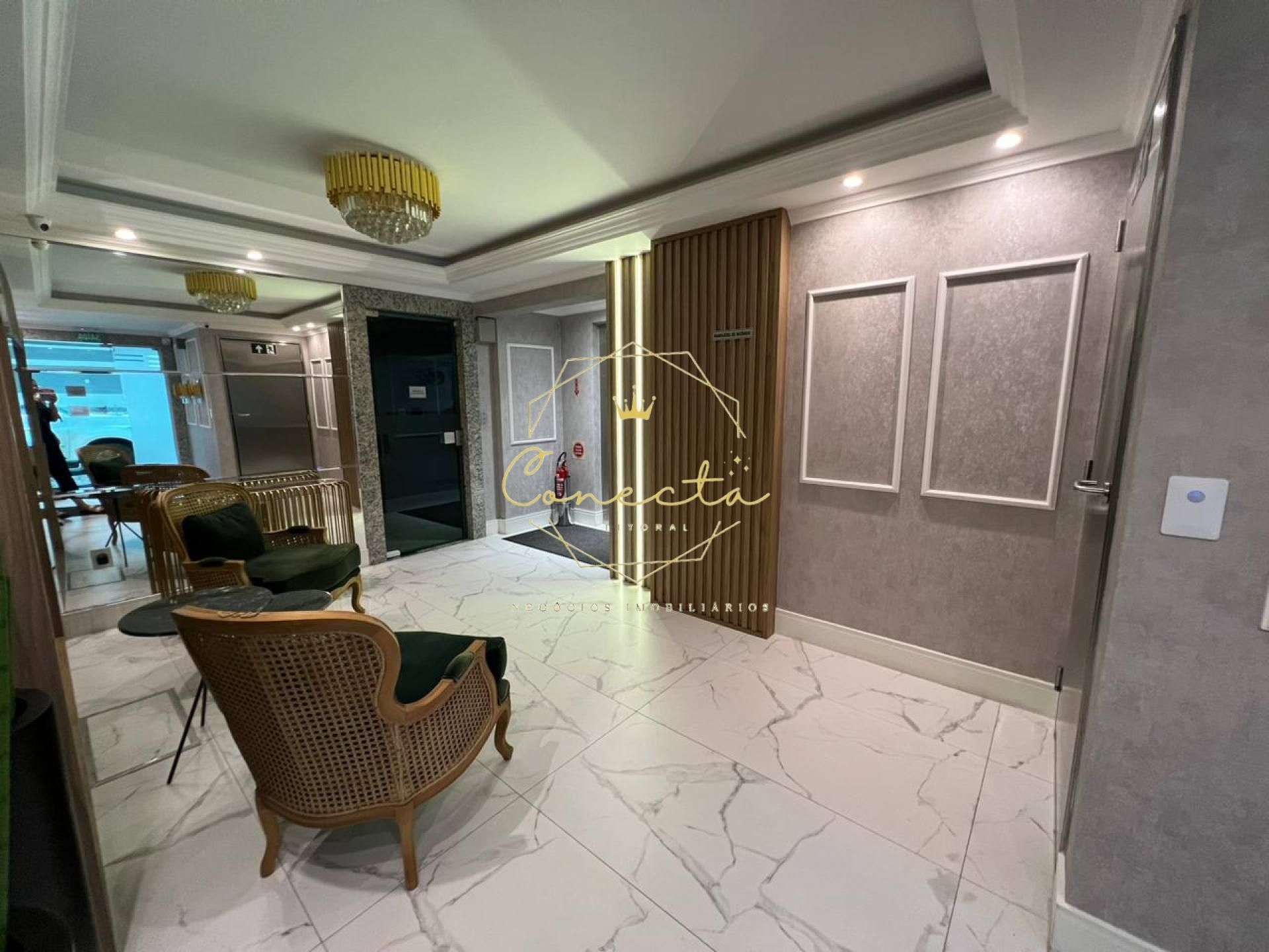 Apartamento mobiliado a venda em itapema/meia praia, são 3 dormitórios mobiliado, sendo 1 suíte, 2 vagas de garagem separadas e escrituradas.