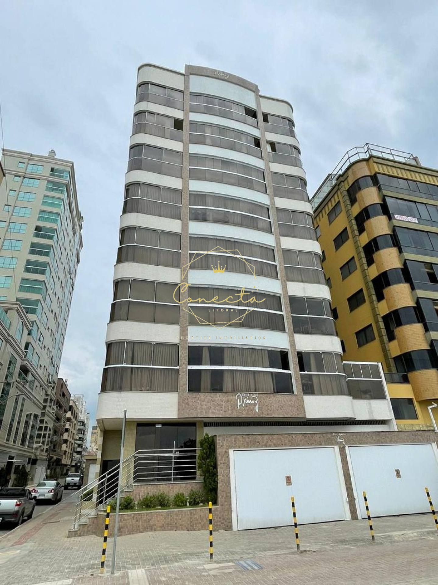 Apartamento à venda FRENTE MAR, 4 suítes, 4 vagas.