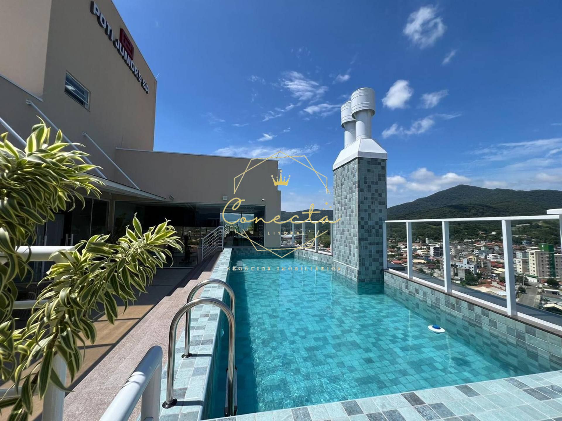 Apartamento a venda MOBILIADO, 2 suítes, 2 vagas de garagem lado a lado.