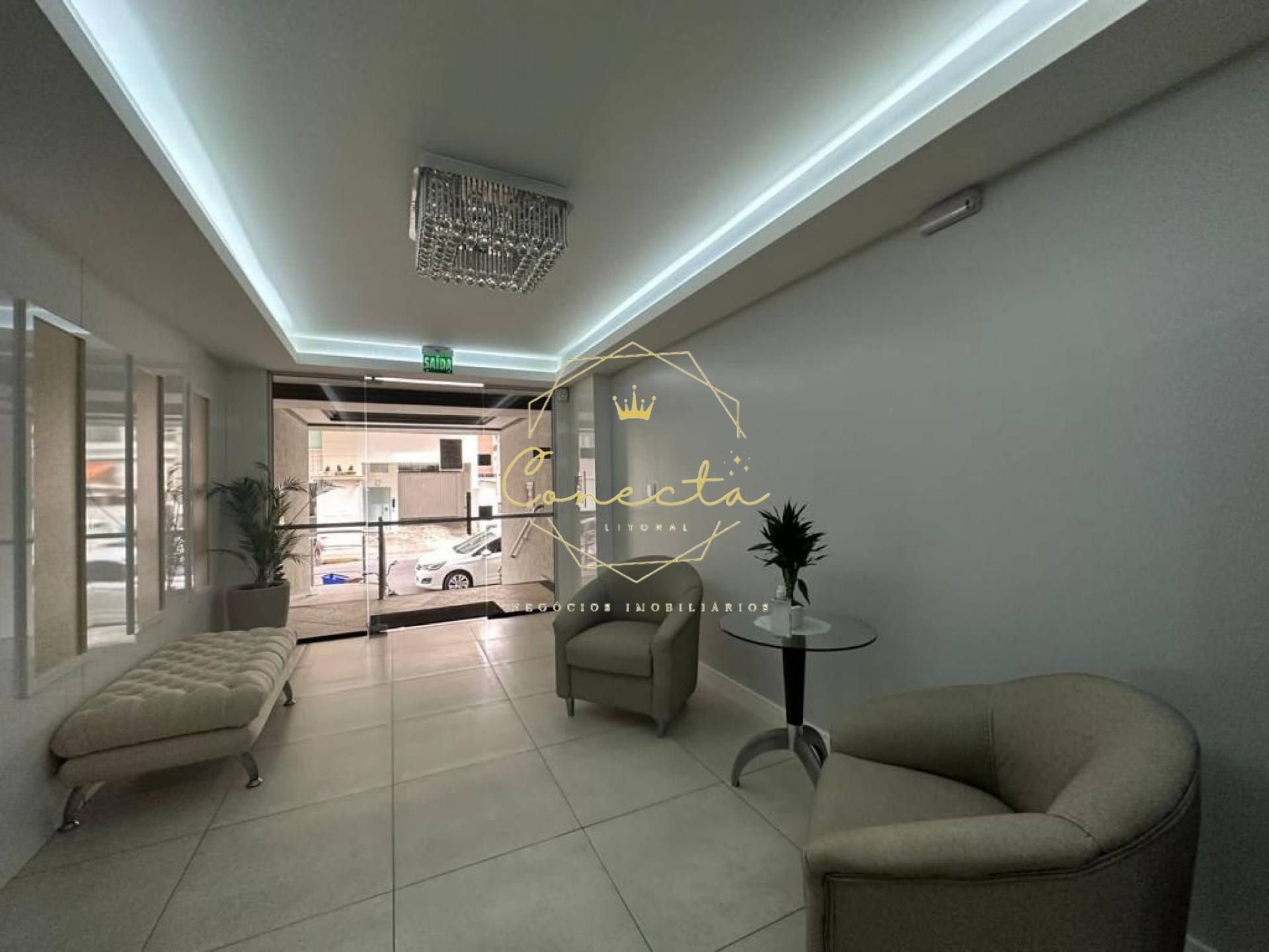 Apartamento FRENTE AVENIDA a venda em itapema, 3 dormitórios sendo 1 suíte, 1 vaga de garagem, mobiliado.