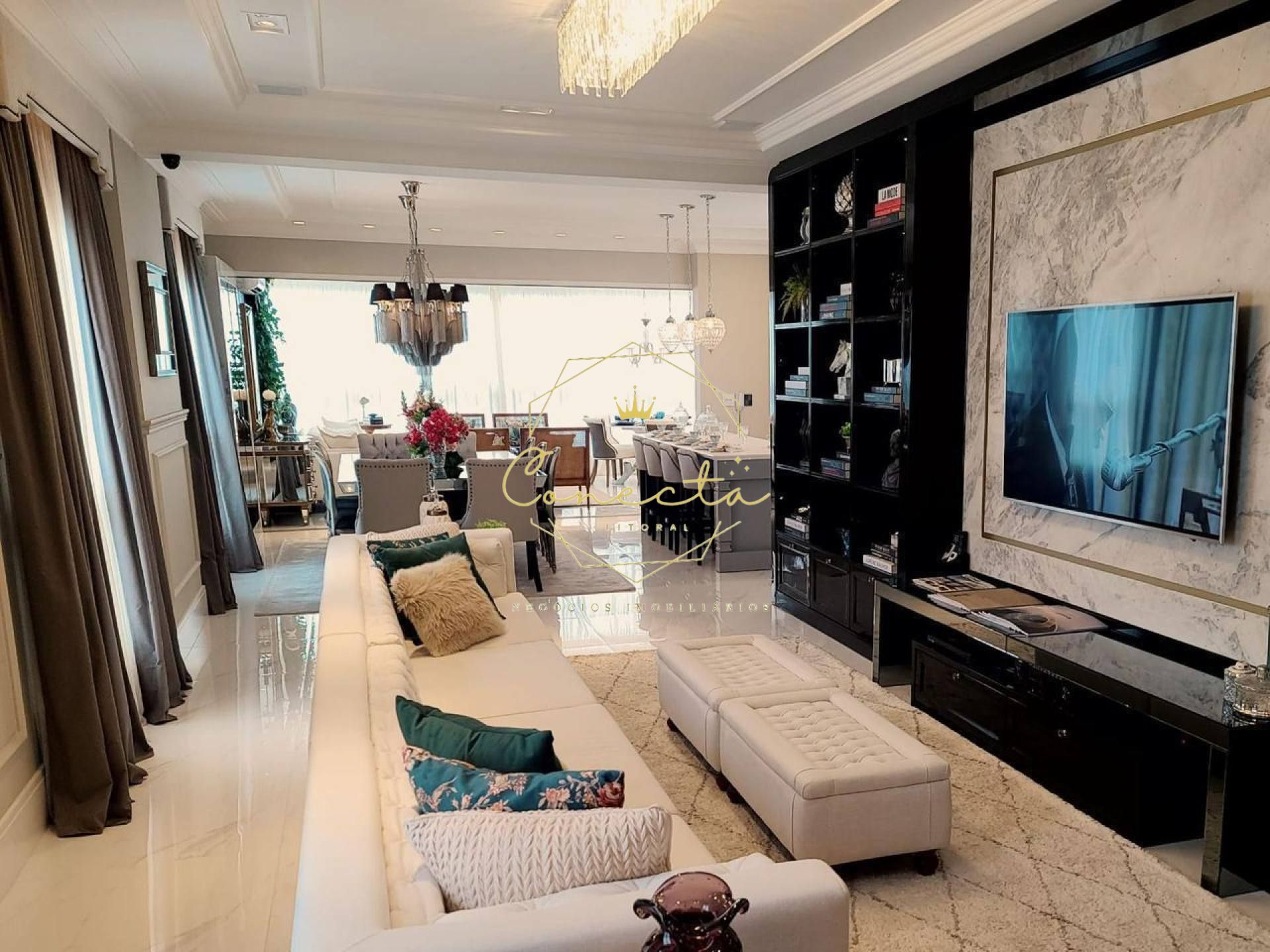 Apartamento mobiliado, 4 suítes, 4 vagas, andar alto, frente avenida com vista mar.