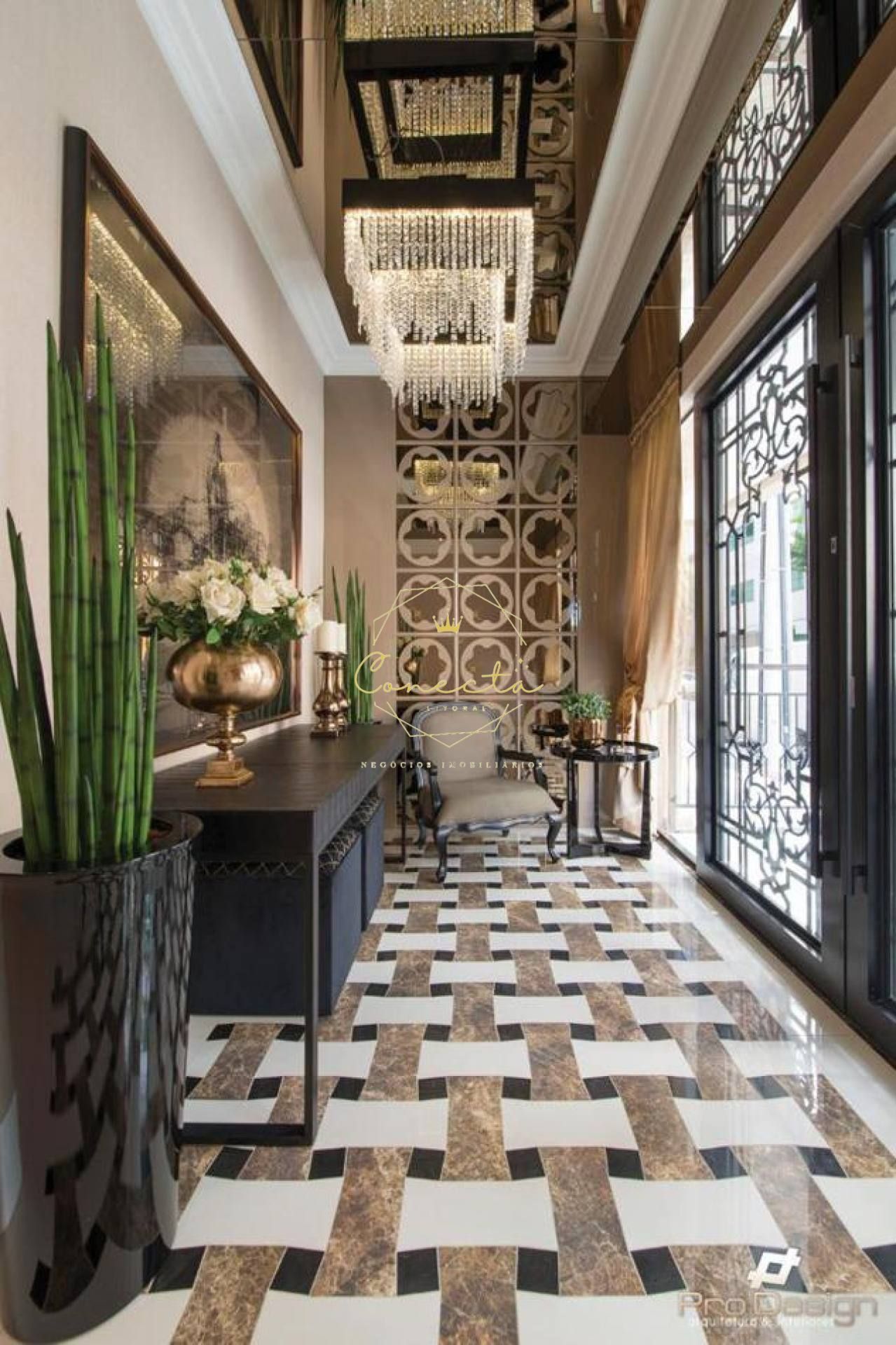 Apartamento mobiliado, 3 suítes, 3 vagas de garagem. No coração da Meia Praia.