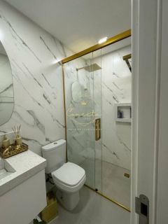 Apartamento finamente mobiliado, 2 dormitórios sendo 1 suíte, 1 vaga, andar alto.
