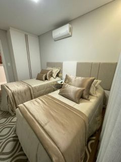 Apartamento finamente mobiliado, 2 dormitórios sendo 1 suíte, 1 vaga, andar alto.