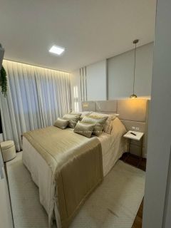 Apartamento finamente mobiliado, 2 dormitórios sendo 1 suíte, 1 vaga, andar alto.