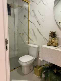 Apartamento finamente mobiliado, 2 dormitórios sendo 1 suíte, 1 vaga, andar alto.