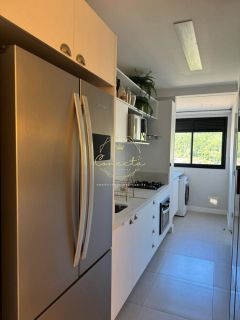 Apartamento finamente mobiliado, 2 dormitórios sendo 1 suíte, 1 vaga, andar alto.