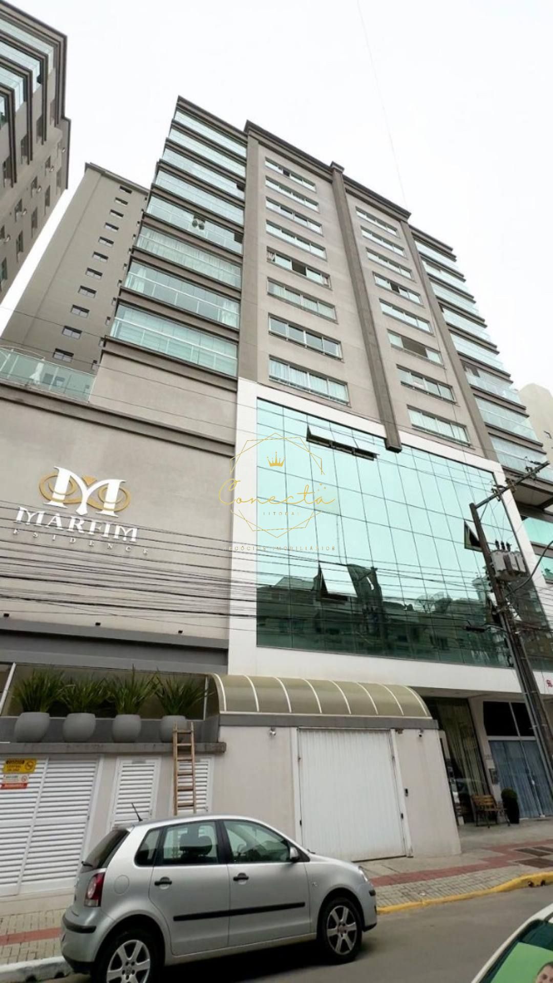 Apartamento a venda mobiliado, 3 dormitórios sendo 1 suíte e 2 demi, 4 vagas de garagem.