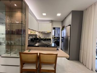 Apartamento a venda em itapema/meia praia, 2 suítes, 2 vagas de garagem, mobiliado.