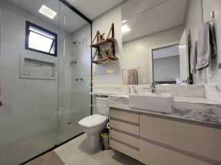 Apartamento a venda em itapema/meia praia, 2 suítes, 2 vagas de garagem, mobiliado.