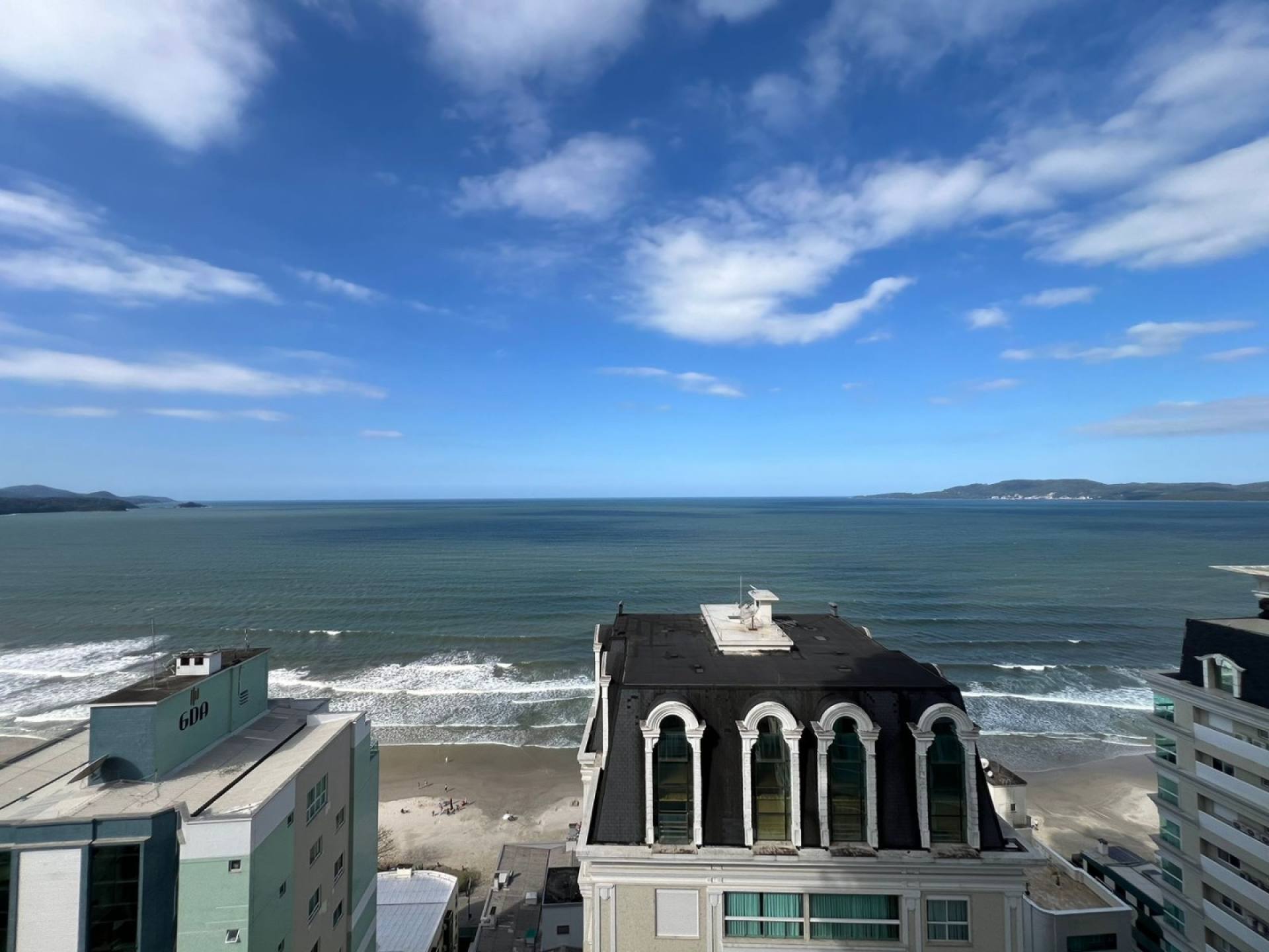 Apartamento a venda  em itapema andar alto, 4 suítes, 3 vagas, frente avenida