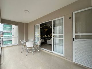 OPORTUNIDADE ÚNICA COM VISTA MAR! Apartamento com 4 dormitórios mobiliado, sendo 1 suíte, 2 vagas de garagem!