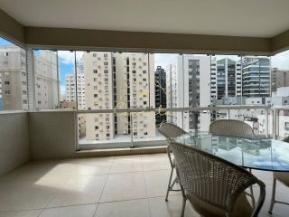 OPORTUNIDADE ÚNICA COM VISTA MAR! Apartamento com 4 dormitórios mobiliado, sendo 1 suíte, 2 vagas de garagem!