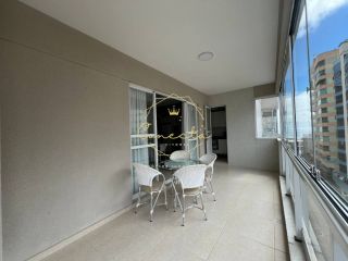 OPORTUNIDADE ÚNICA COM VISTA MAR! Apartamento com 4 dormitórios mobiliado, sendo 1 suíte, 2 vagas de garagem!