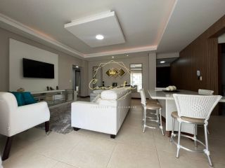 OPORTUNIDADE ÚNICA COM VISTA MAR! Apartamento com 4 dormitórios mobiliado, sendo 1 suíte, 2 vagas de garagem!