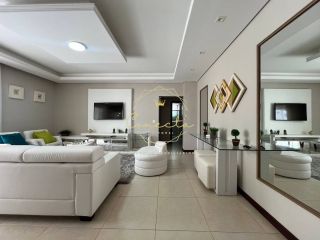 OPORTUNIDADE ÚNICA COM VISTA MAR! Apartamento com 4 dormitórios mobiliado, sendo 1 suíte, 2 vagas de garagem!