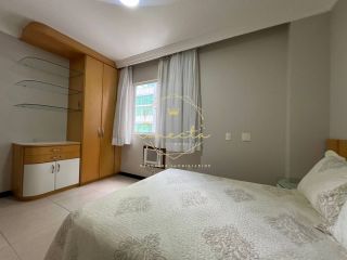 OPORTUNIDADE ÚNICA COM VISTA MAR! Apartamento com 4 dormitórios mobiliado, sendo 1 suíte, 2 vagas de garagem!