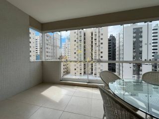 OPORTUNIDADE ÚNICA COM VISTA MAR! Apartamento com 4 dormitórios mobiliado, sendo 1 suíte, 2 vagas de garagem!