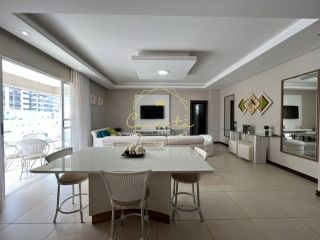 OPORTUNIDADE ÚNICA COM VISTA MAR! Apartamento com 4 dormitórios mobiliado, sendo 1 suíte, 2 vagas de garagem!
