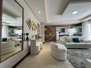 OPORTUNIDADE ÚNICA COM VISTA MAR! Apartamento com 4 dormitórios mobiliado, sendo 1 suíte, 2 vagas de garagem!