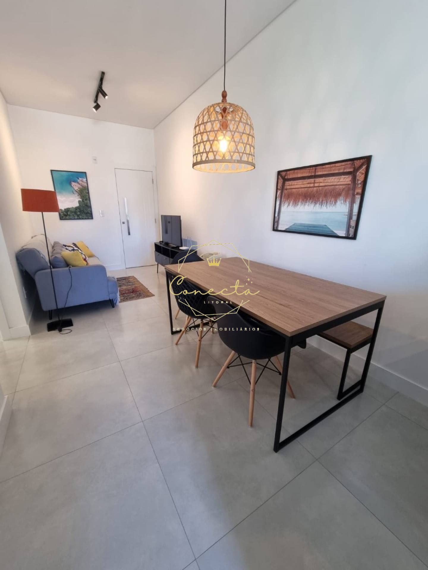 Apartamento a venda mobiliado no PEREQUE, 2 dormitórios sendo 1 suíte, com 2 vagas de garagem!