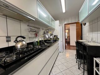 Apartamento mobiliado a venda, 3 dormitórios, 1 vaga de garagem!