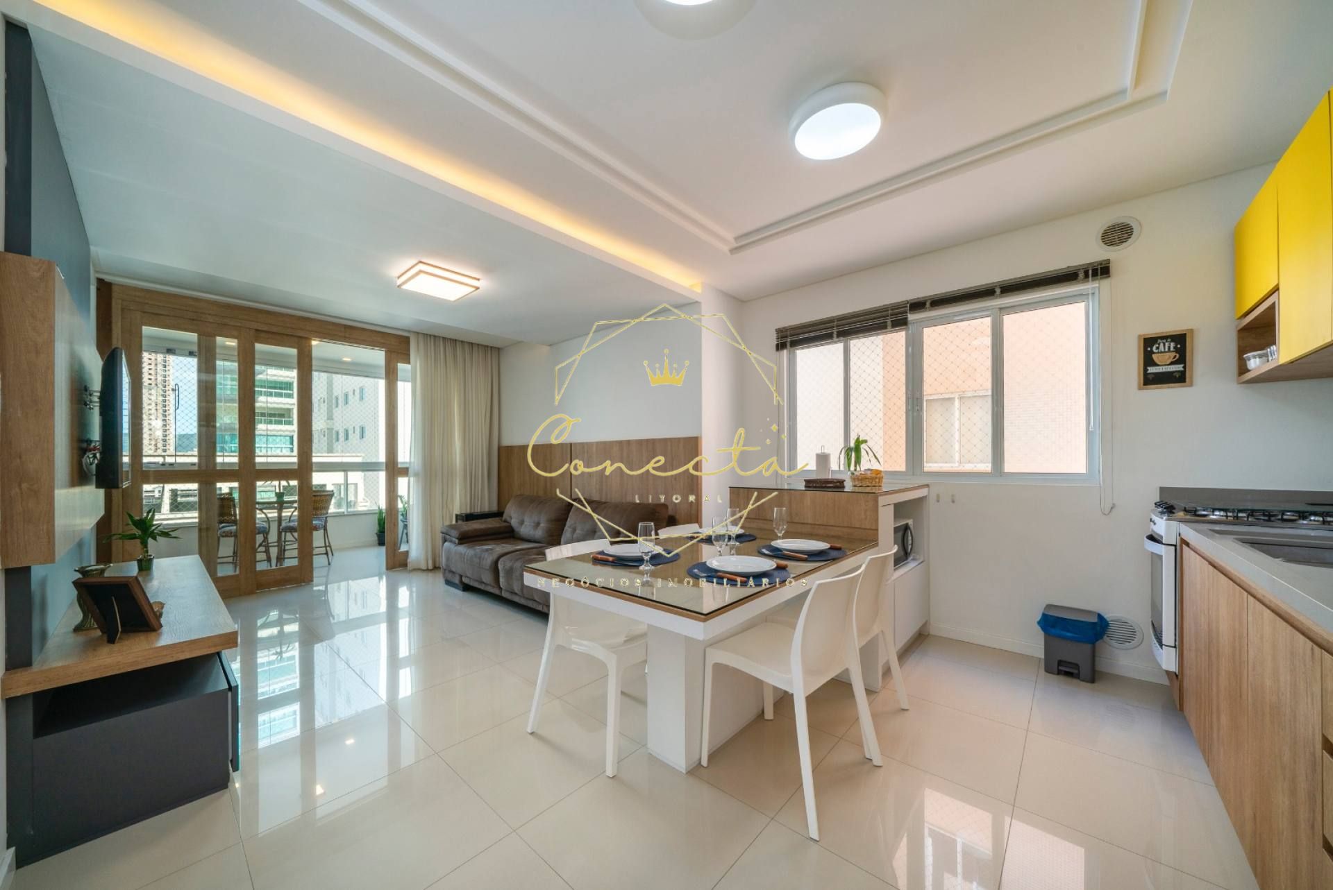 Apartamento mobiliado a venda, 2 suítes 94m de área privativa, 2 vagas escrituradas individuais.